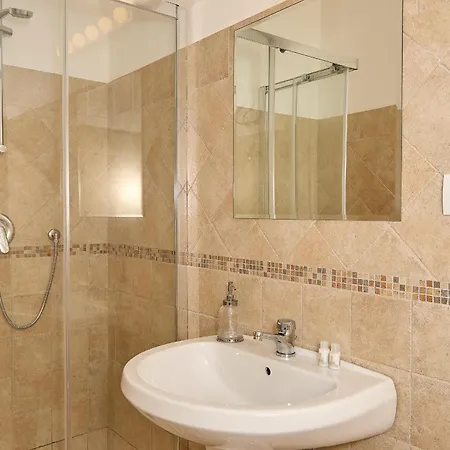 Eudesandra Konukevi 3*