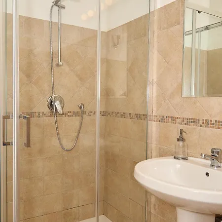 Konukevi Eudesandra Capri